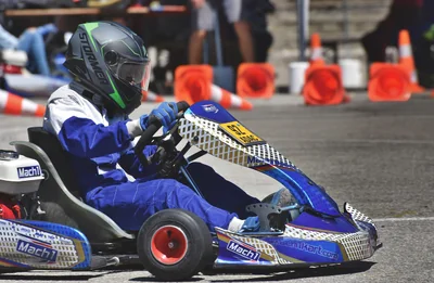Découvrez les équipements de sécurité indispensables pour le karting en 2026